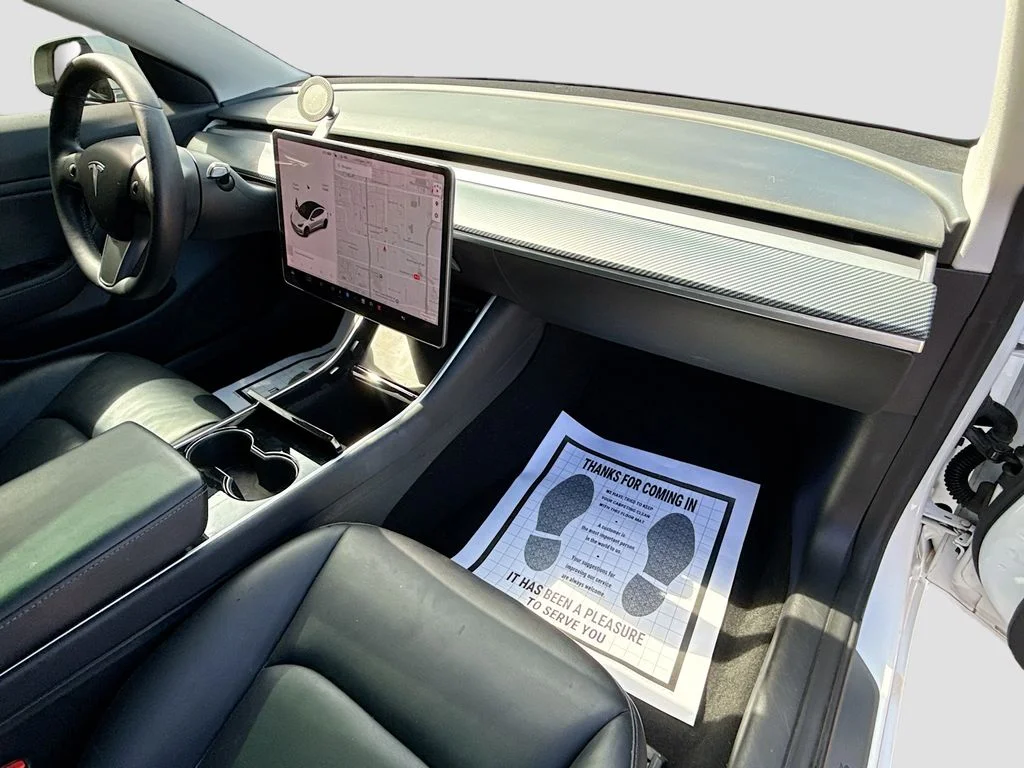 Used 2019  Tesla Standard Range Plus image 31