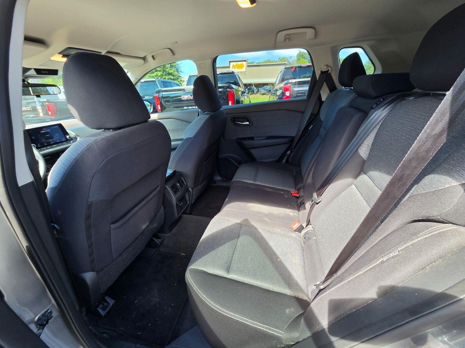 Used 2022 Grey Nissan SV image 9