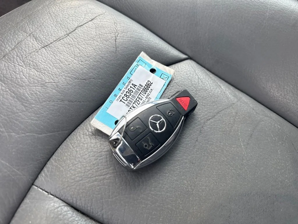 Used 2007 White Mercedes-Benz CLK 550 image 19
