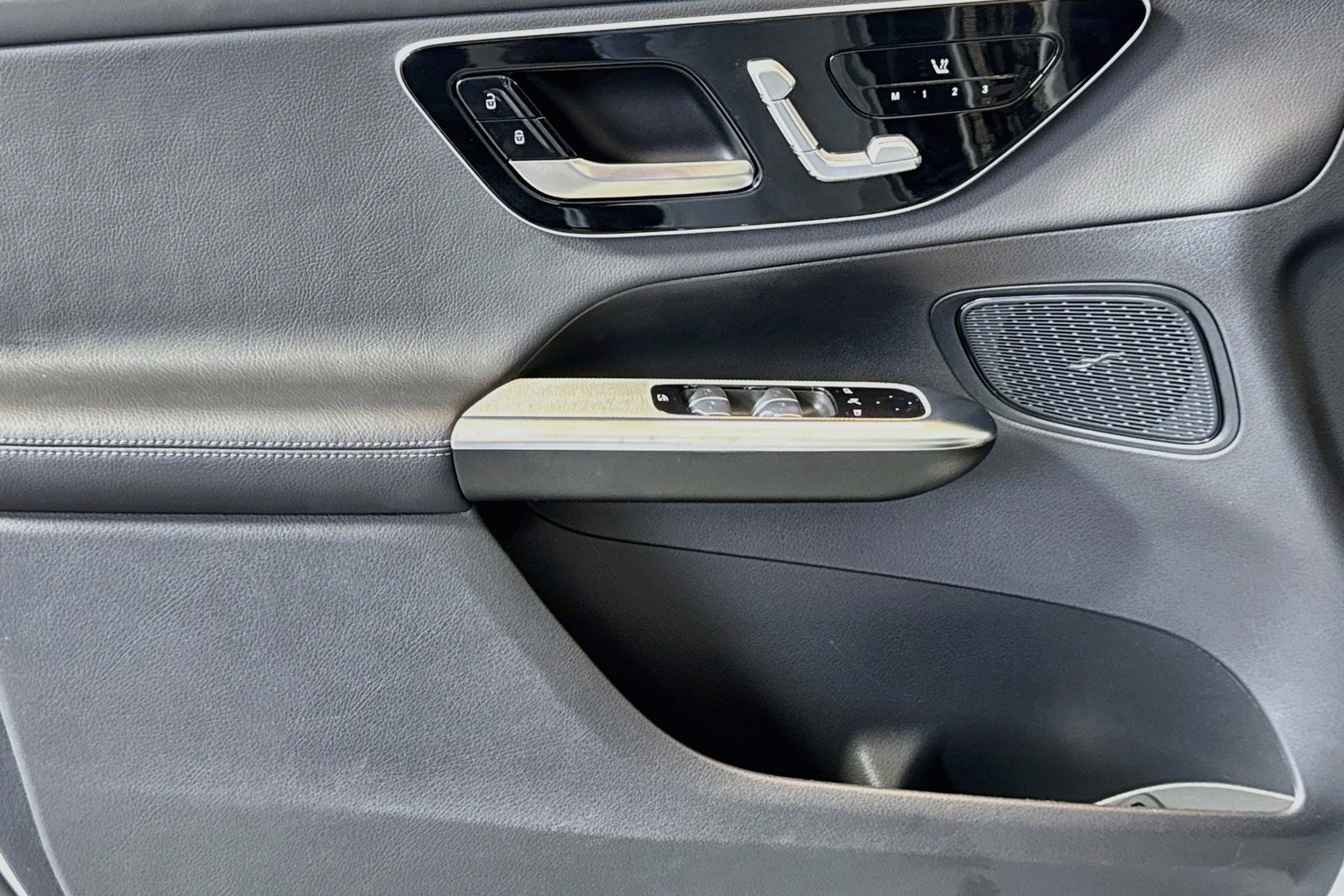 Certified Used 2025 Cirrus Silver Metallic Mercedes-Benz GLC 350e image 17