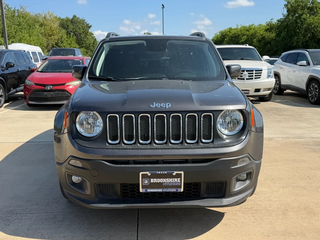 Used 2018 Granite Crystal Metallic Clearcoat Jeep Latitude image 9