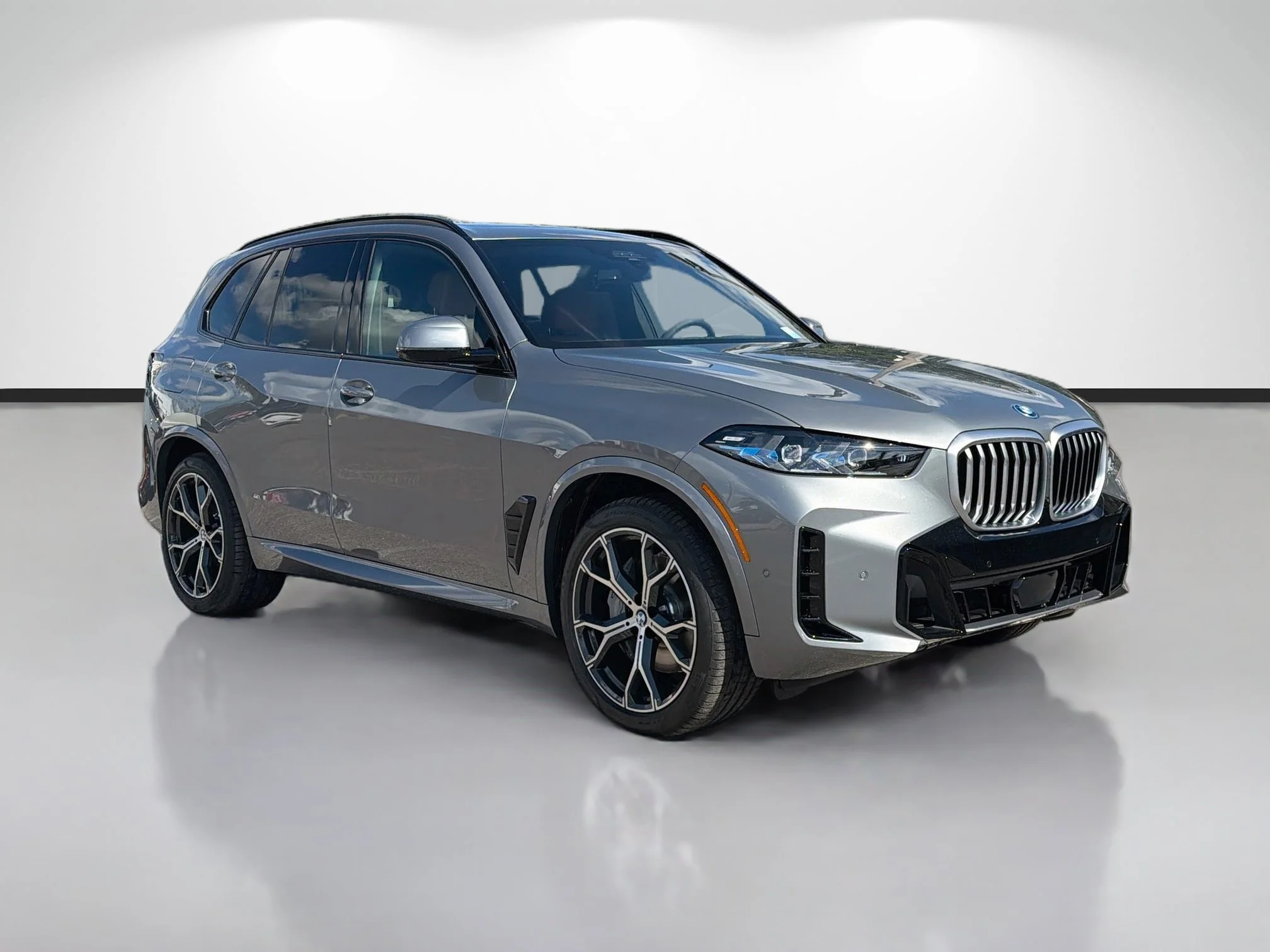 Used 2026 Skyscraper Grey Metallic BMW xDrive50e image 1