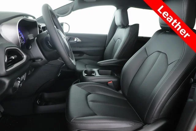 2026 Chrysler Pacifica Select - Photo 16