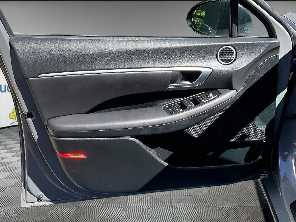 Used 2023 Gray Hyundai SEL image 8