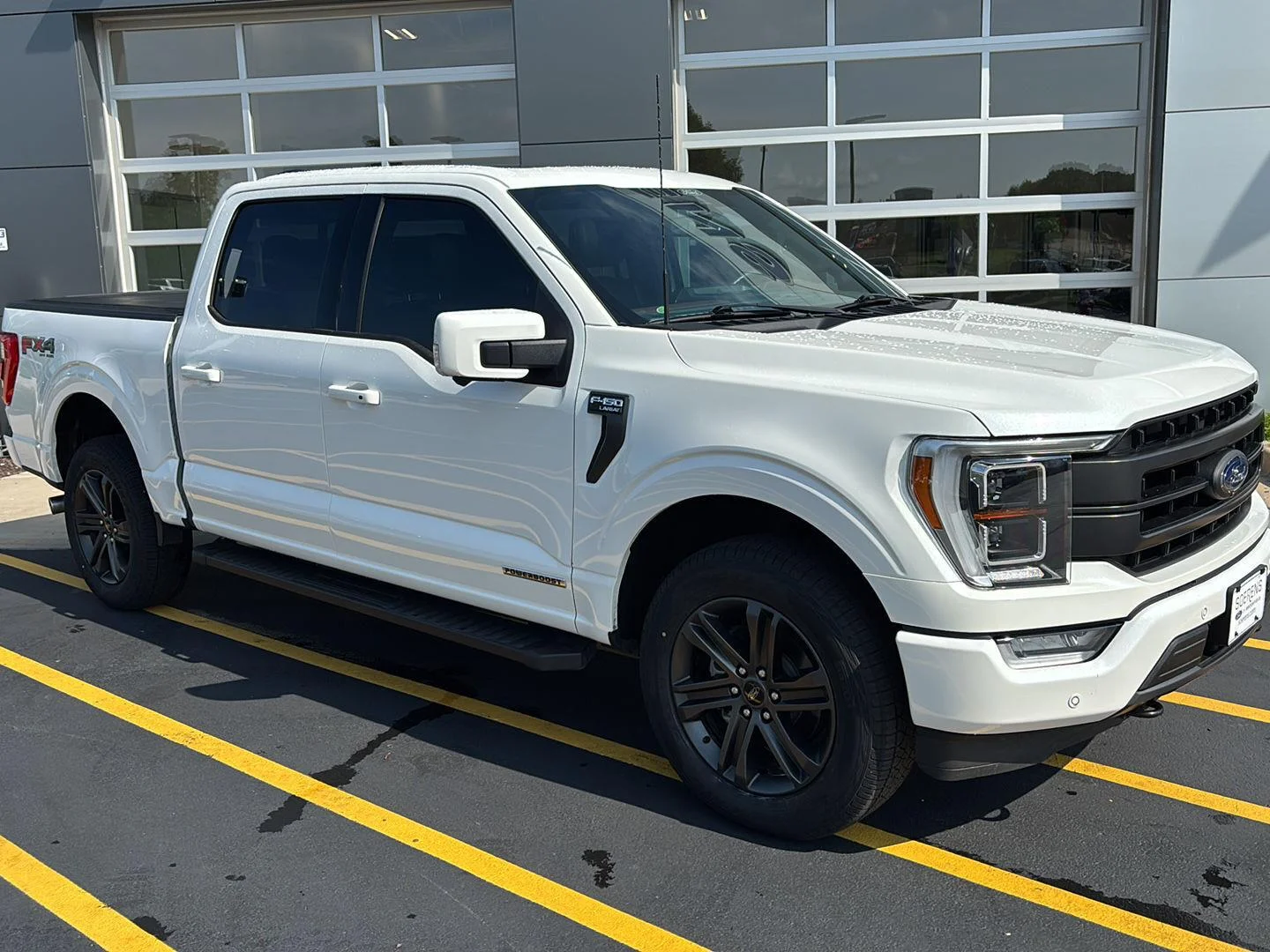 Used 2022 Star White Metallic Tri-Coat Ford LARIAT image 2