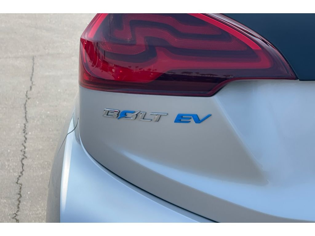 Used 2017 Silver Ice Metallic Chevrolet Premier image 46