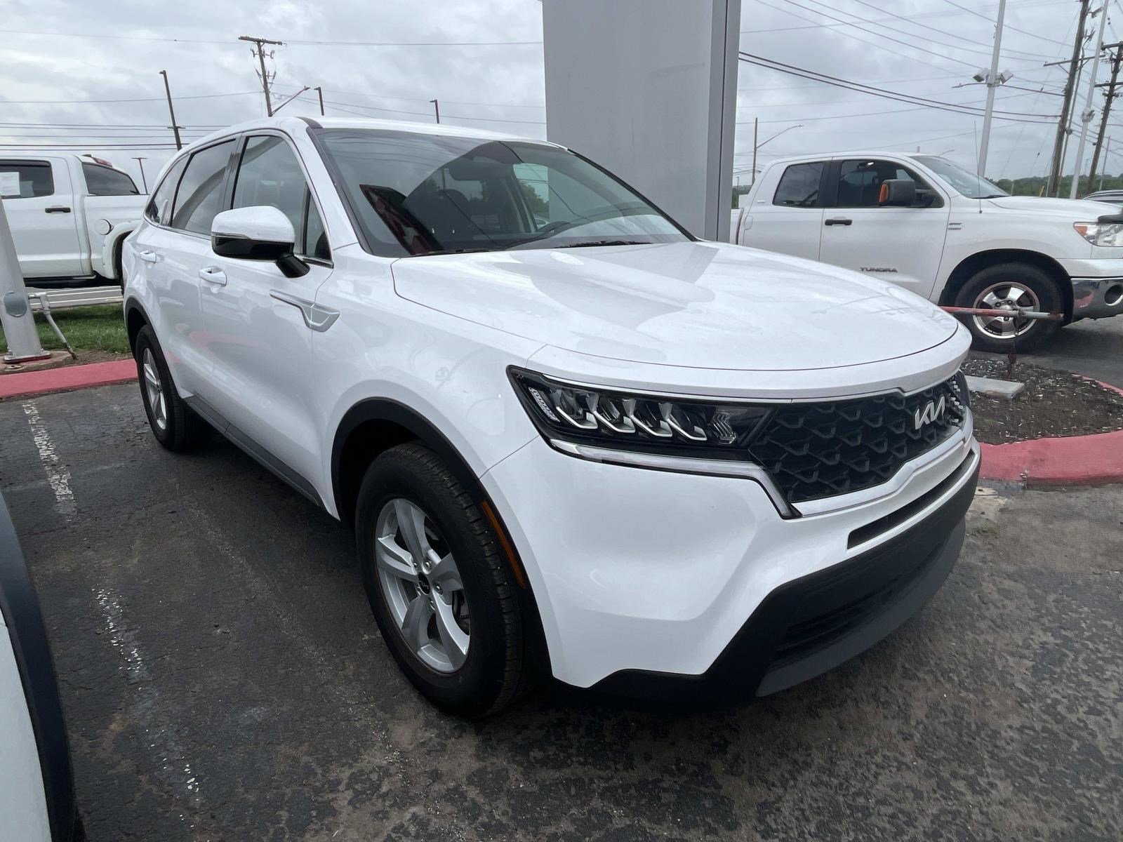 2023 Kia Sorento LX AT's photo