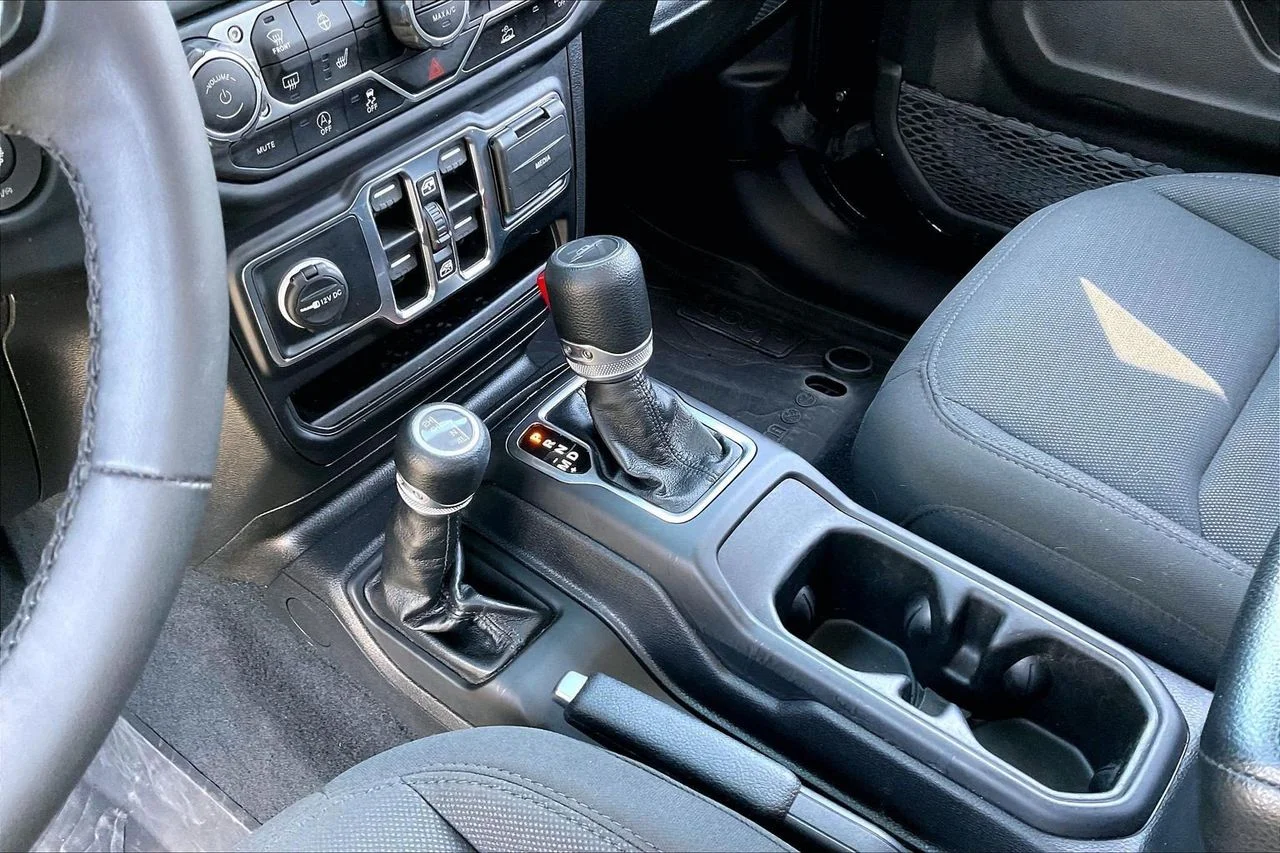 Used 2023 Black Jeep Sport S image 30