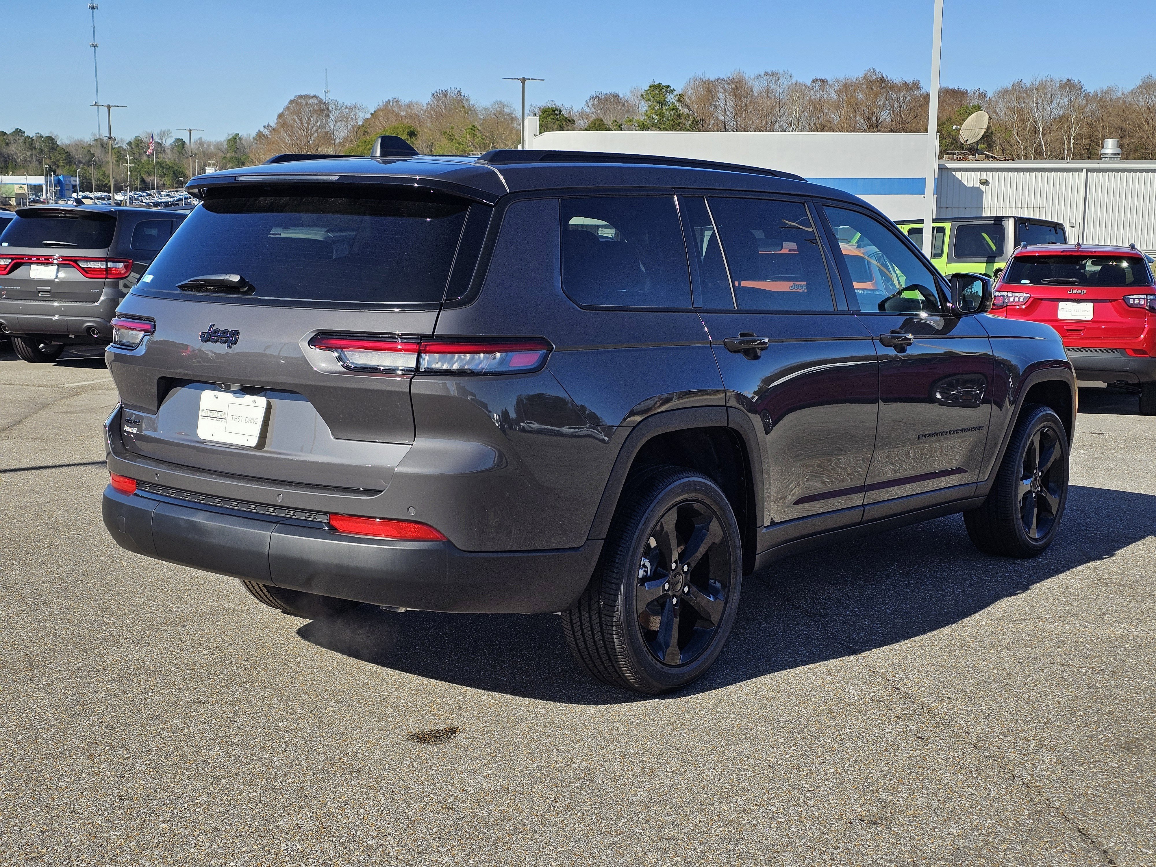 New 2025 Baltic Gray Metallic Clearcoat Jeep Altitude X image 8
