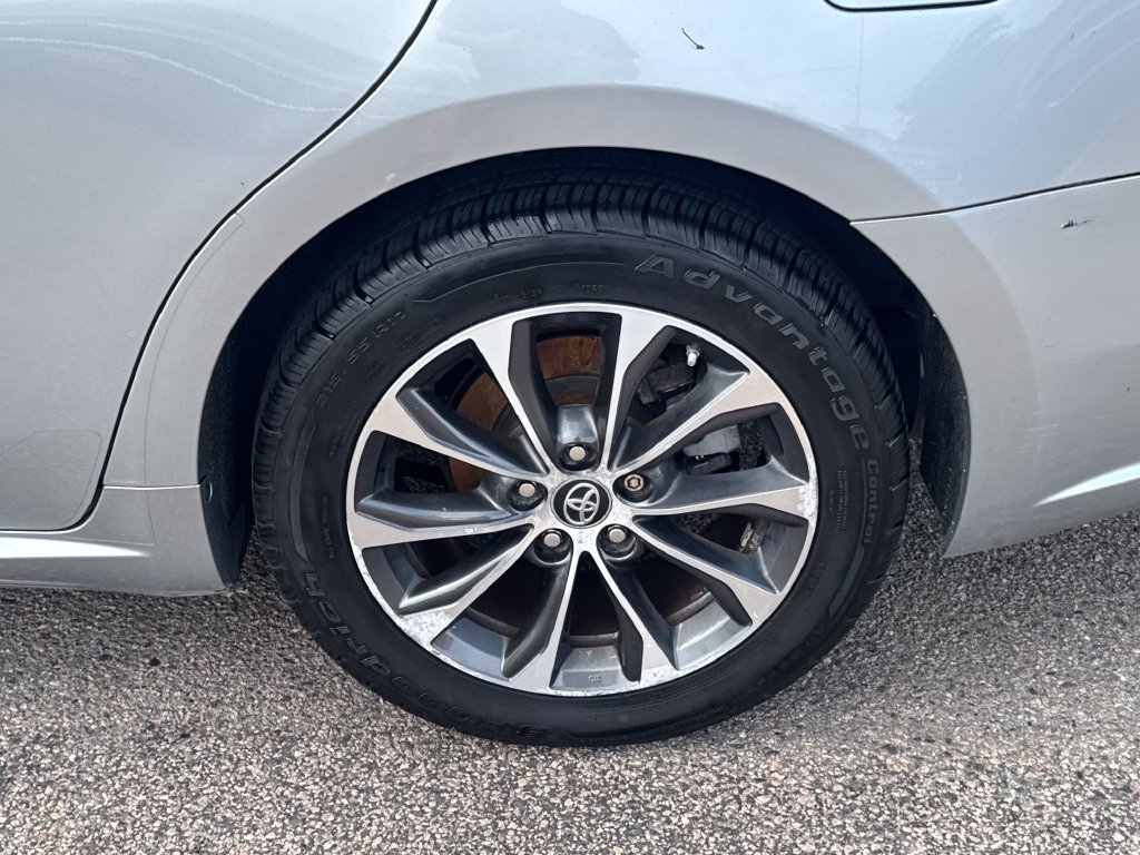 Used 2016 Silver Toyota XLE Premium image 42