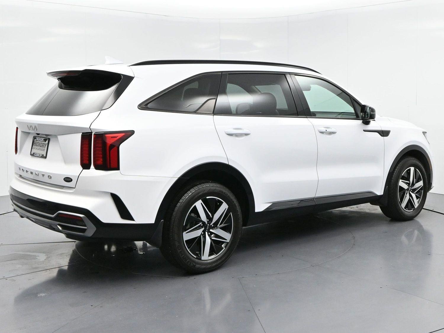 Used 2022 Glacial White Pearl Kia S image 7