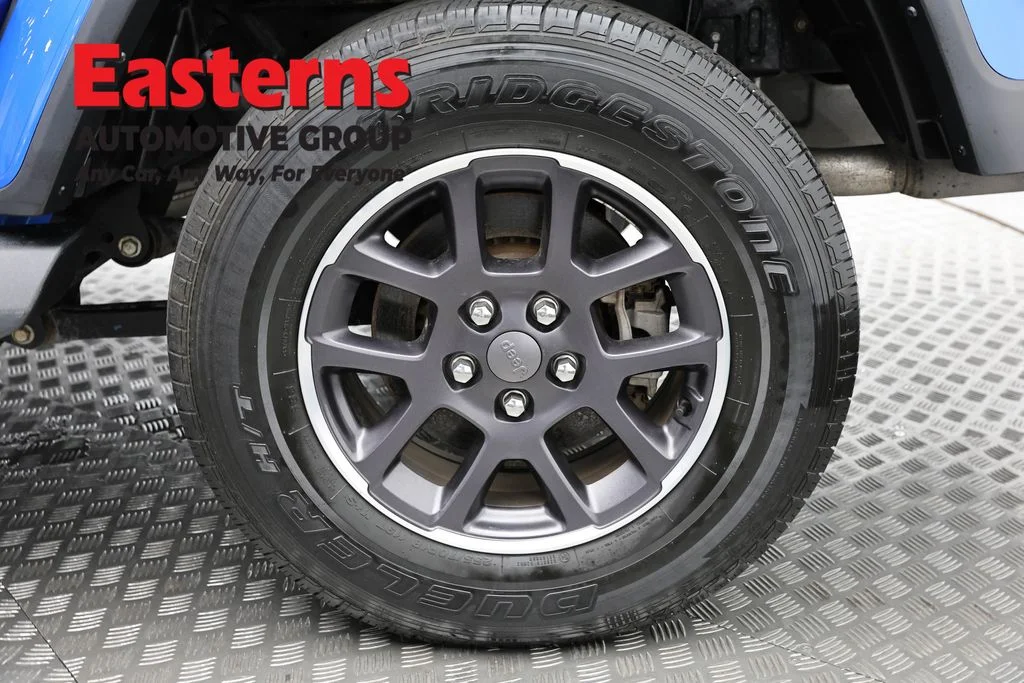 Used 2021 Blue Jeep Overland image 29