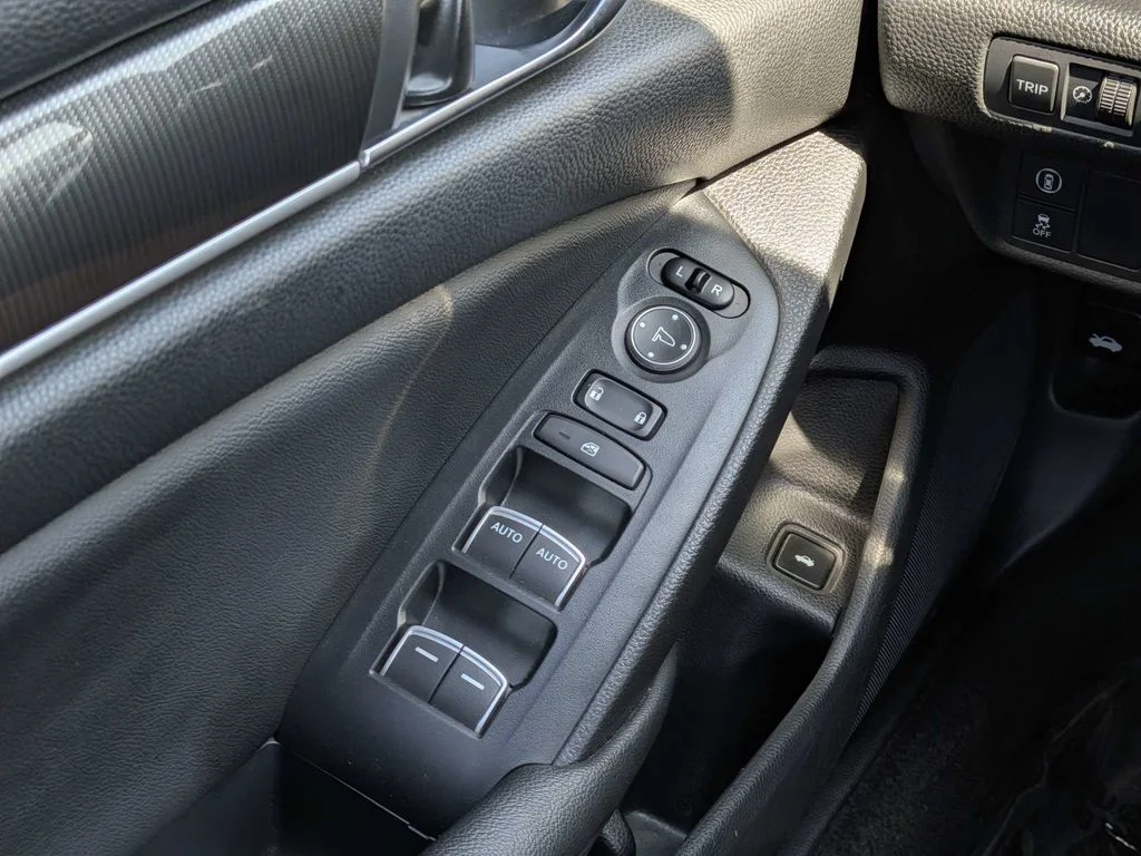 Used 2020  Honda Sport image 19