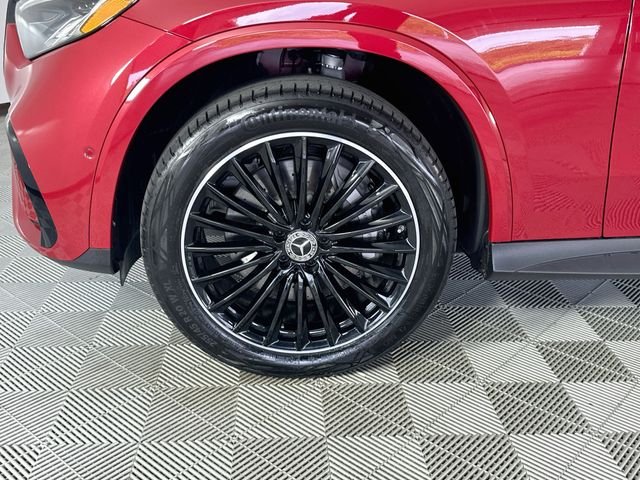Used 2026 Red Mercedes-Benz GLC 300 image 29