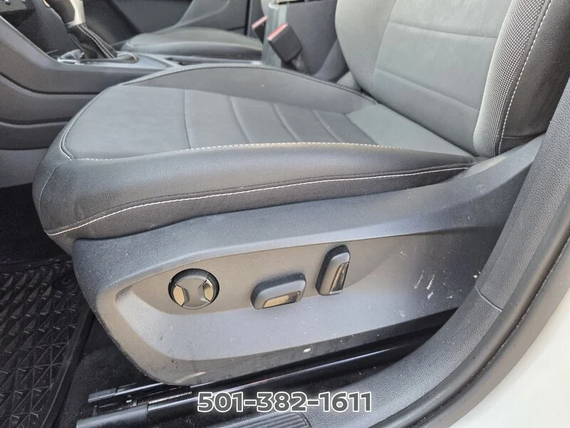 Used 2023 Pure White Volkswagen SE FWD image 19