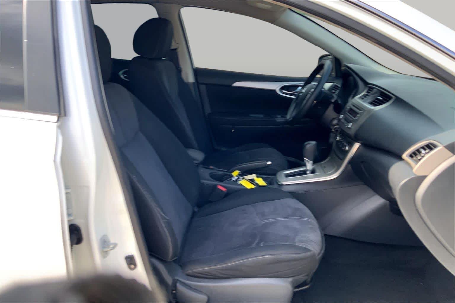 Used 2014 Aspen White Nissan SV image 9