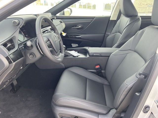 Used 2024 White Lexus 300h image 11