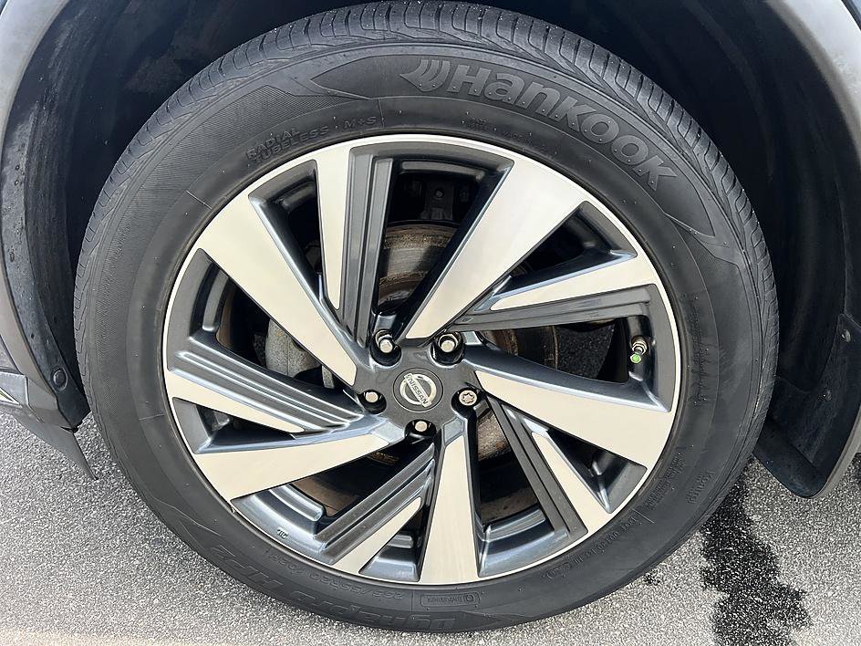 Used 2017 Arctic Blue Metallic Nissan Platinum image 9