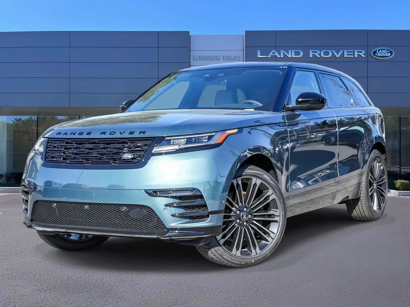 2026 Land Rover Range Rover Velar Dynamic SE
