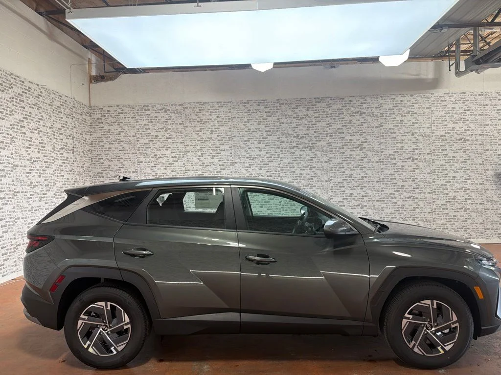 New 2026 Amazon Gray Hyundai  image 8