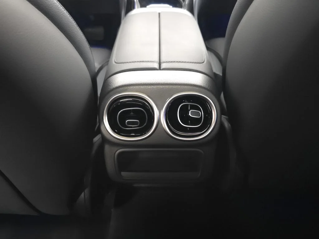 Certified Used 2026 Polar White Mercedes-Benz GLC 300 image 28