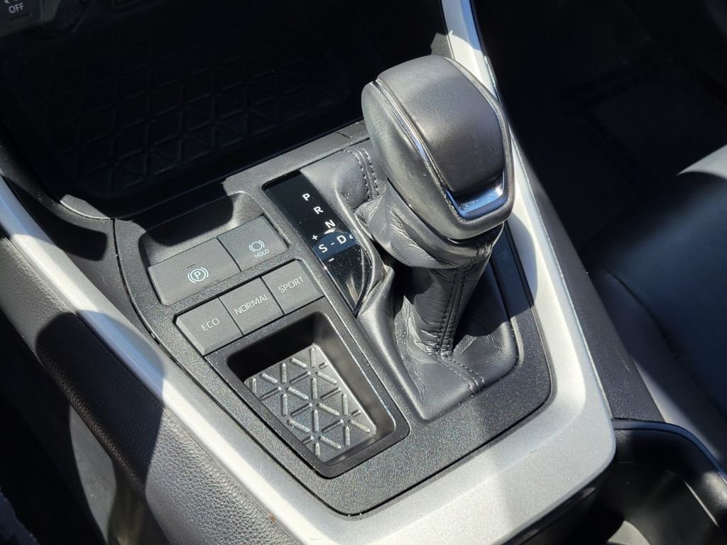 Used 2024 Beige Toyota XLE Premium image 24