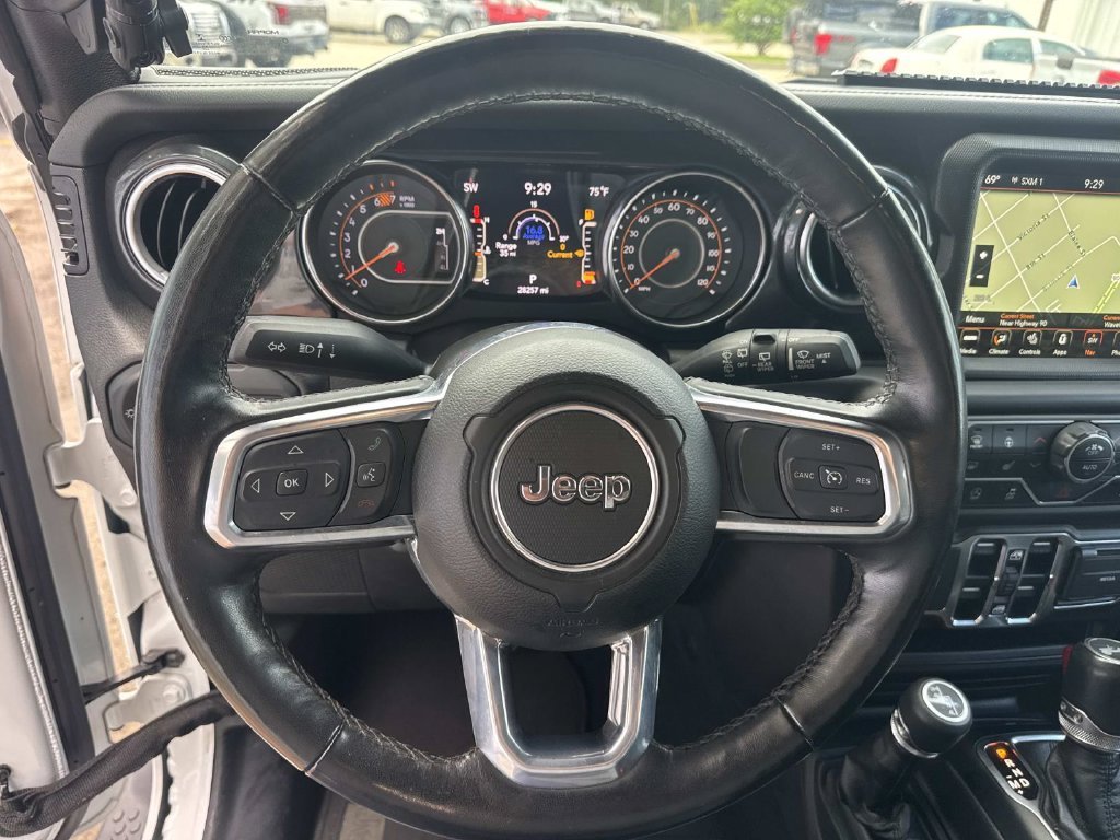 Used 2023 White Jeep Altitude image 40