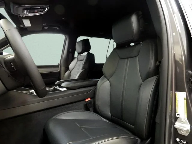 2025 Jeep Wagoneer Series I - Photo 12
