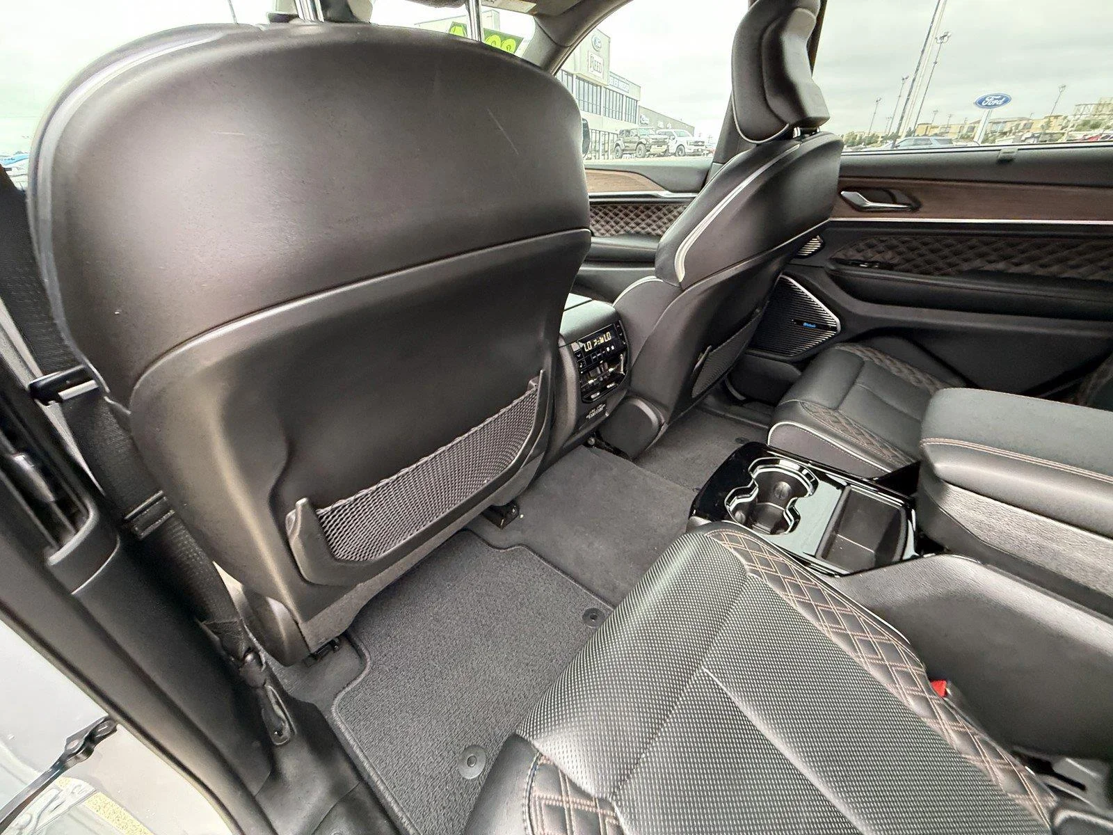 Used 2025 Metallic Jeep Overland image 24