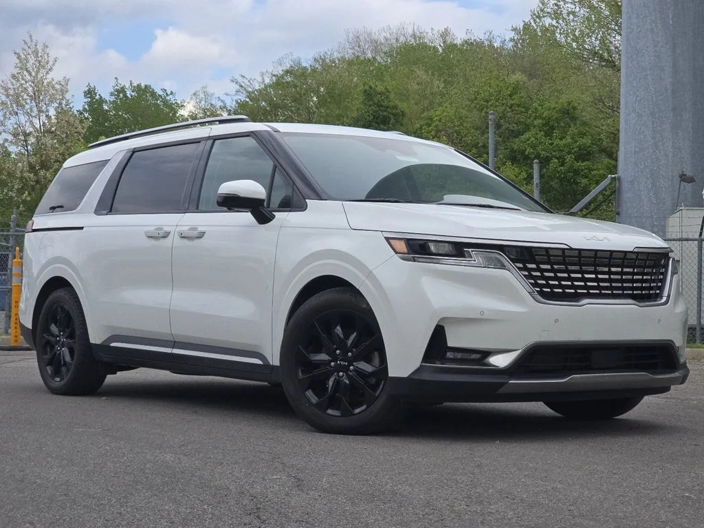 2024 Kia Sedona SX's photo