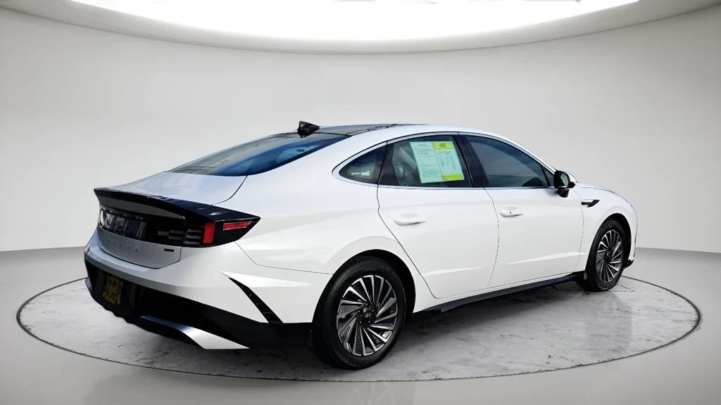 Used 2026 White Hyundai SEL image 3