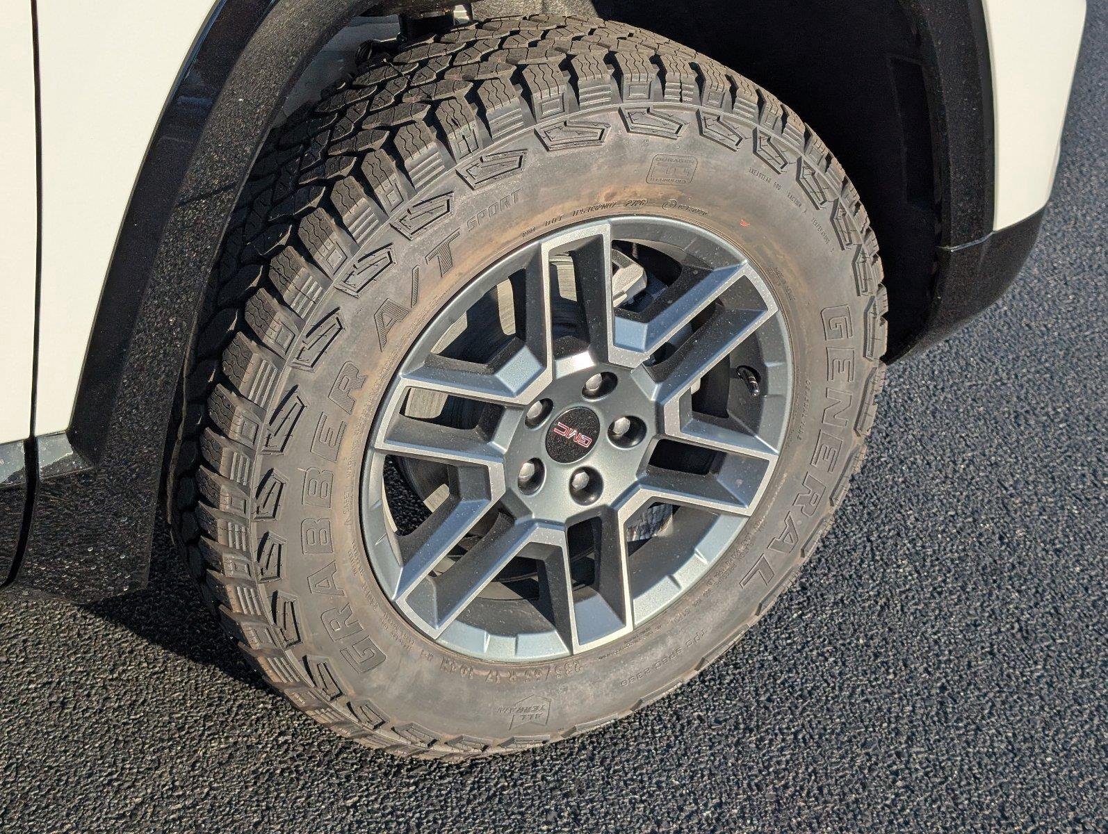 New 2027 Summit White GMC AT4 image 34