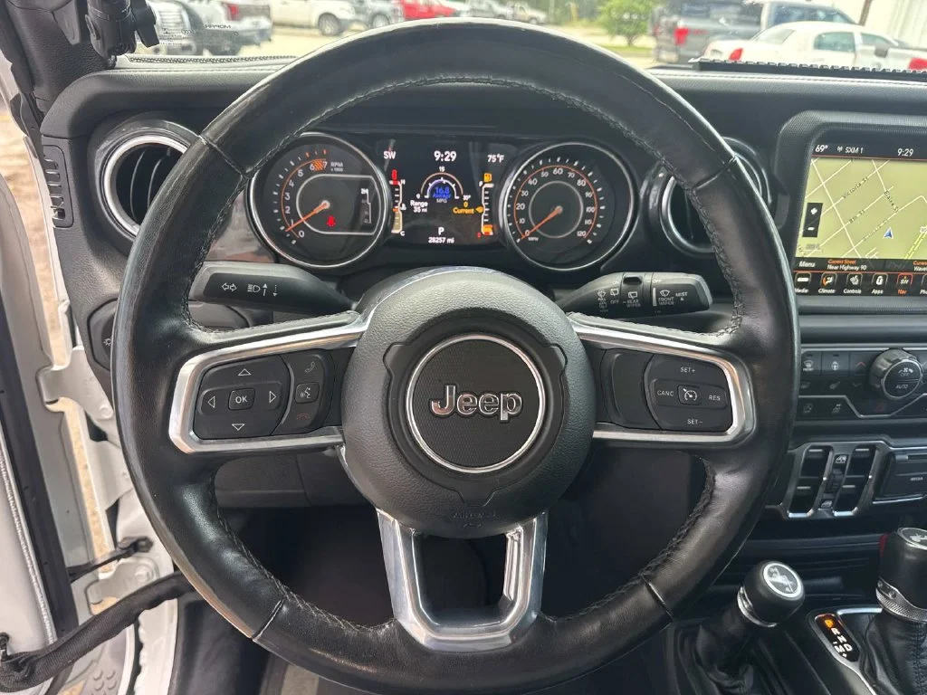 Used 2023 White Jeep Altitude image 40