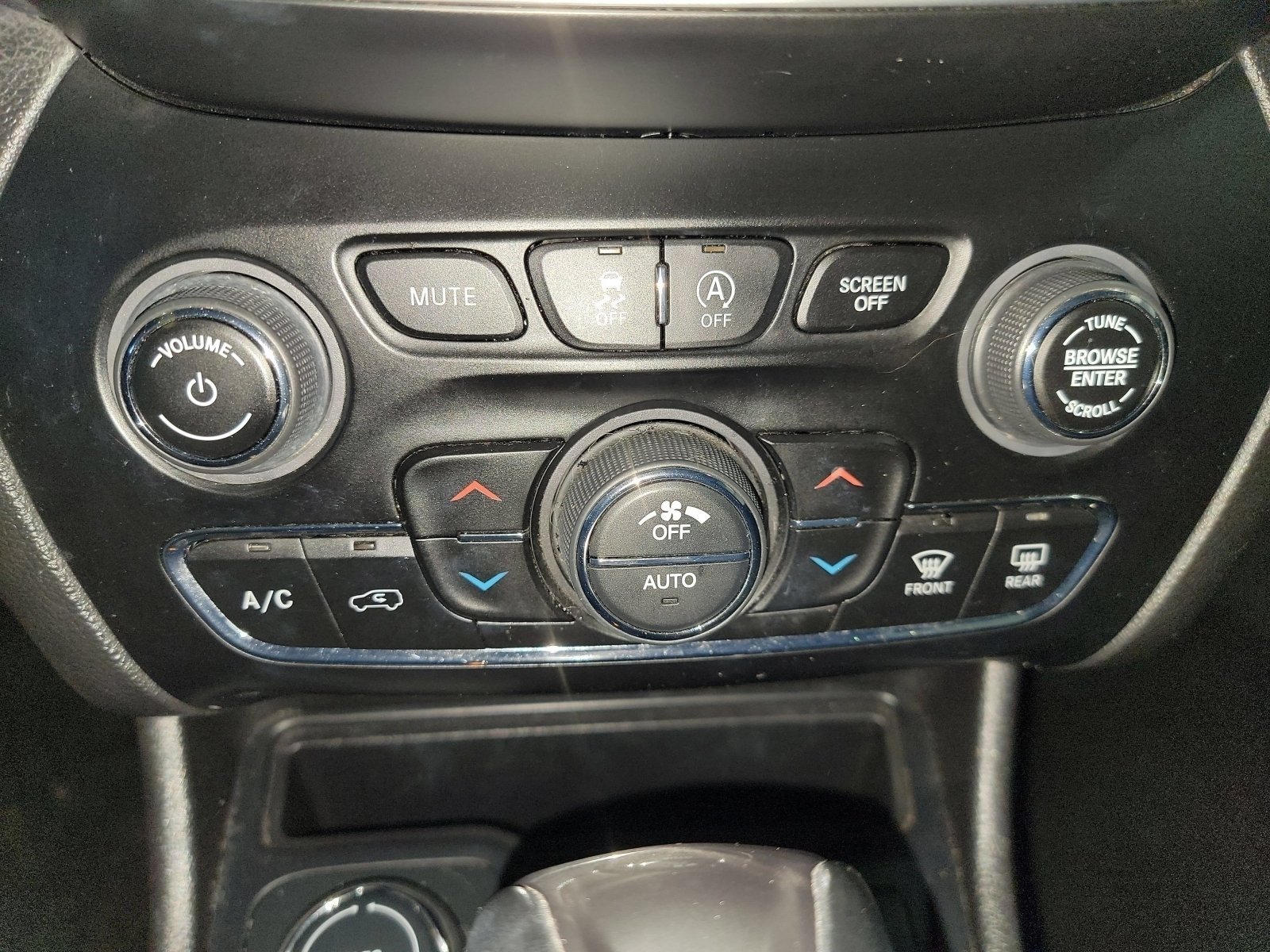Used 2020 Diamond Black Crystal Pearlcoat Jeep Limited image 20
