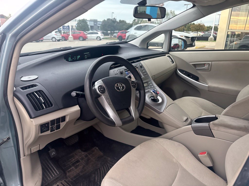 Used 2014 Pearl Toyota Three image 10