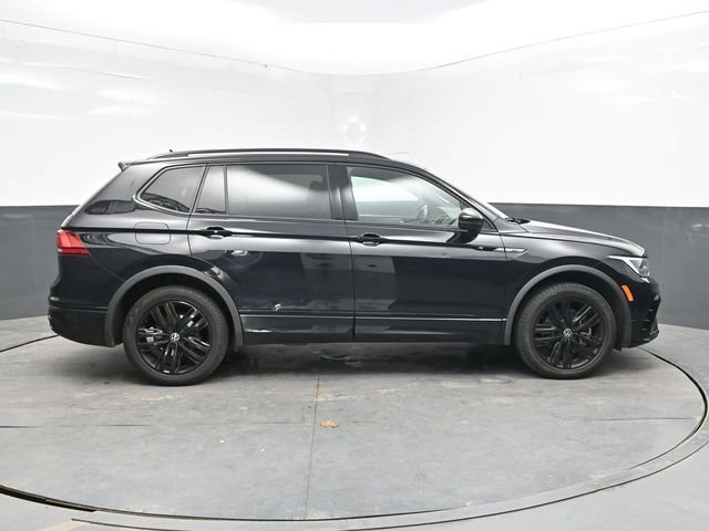 Used 2022 Black Volkswagen 2.0T SE R-Line Black image 8