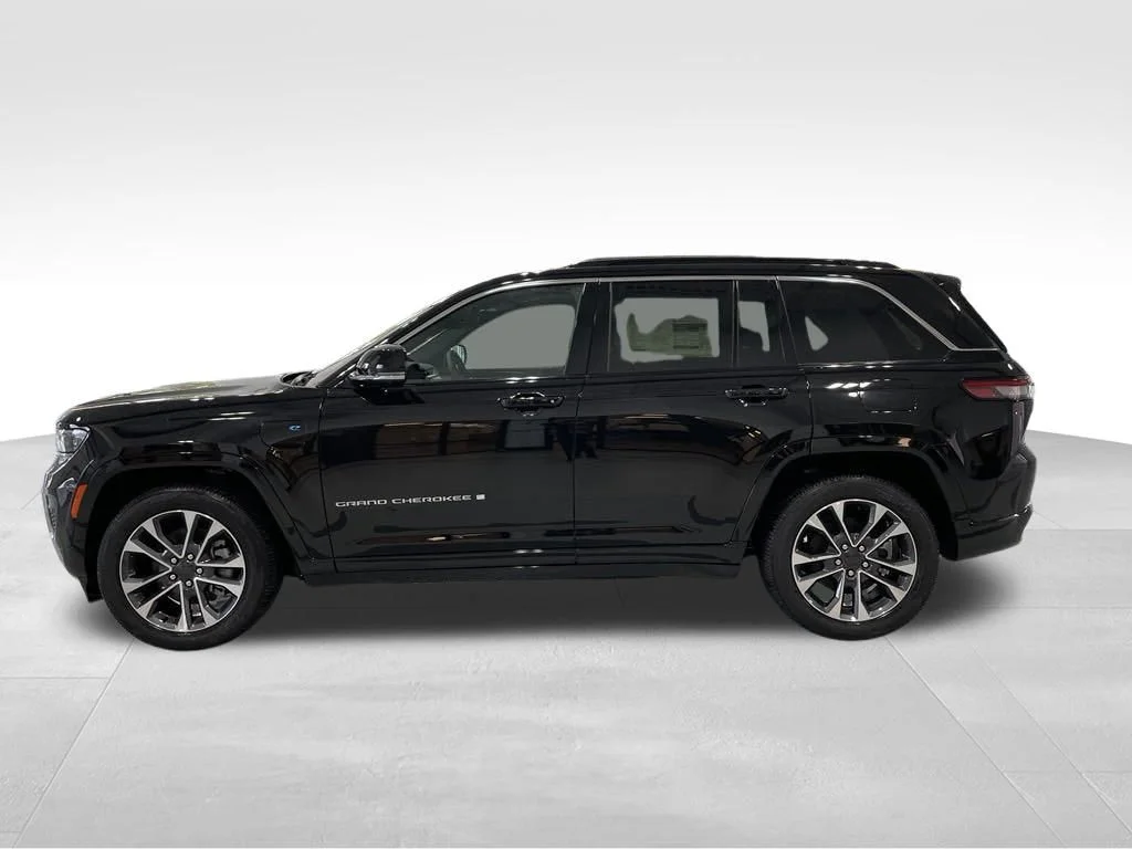 Used 2024 Black Jeep Overland 4xe image 10