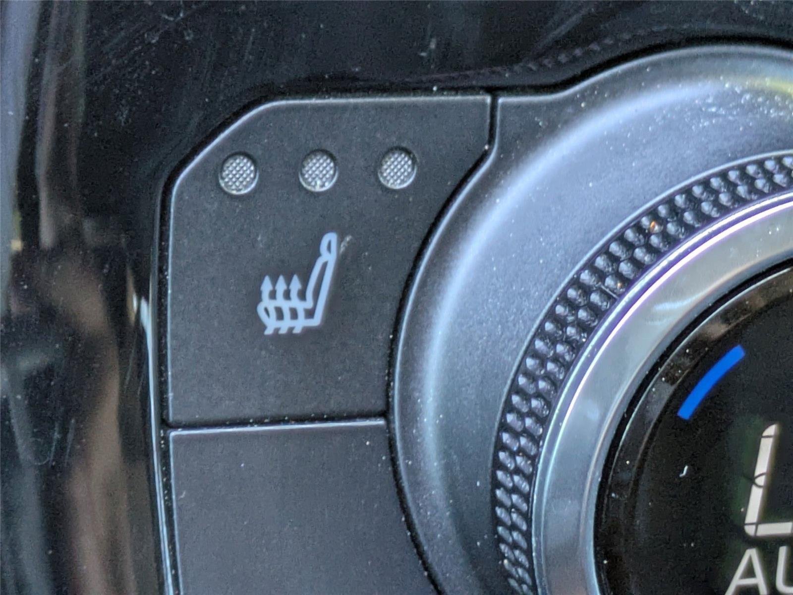 Used 2022 Wind Chill Pearl Toyota XLE image 26