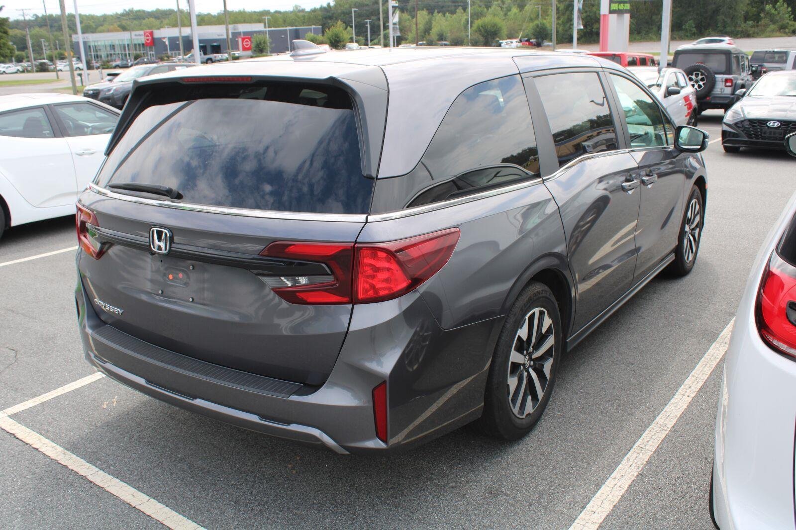 Used 2025  Honda EX-L image 4