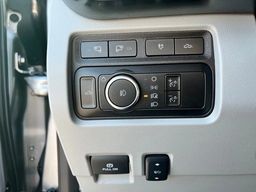 Used 2024 Silver Ford Limited image 16