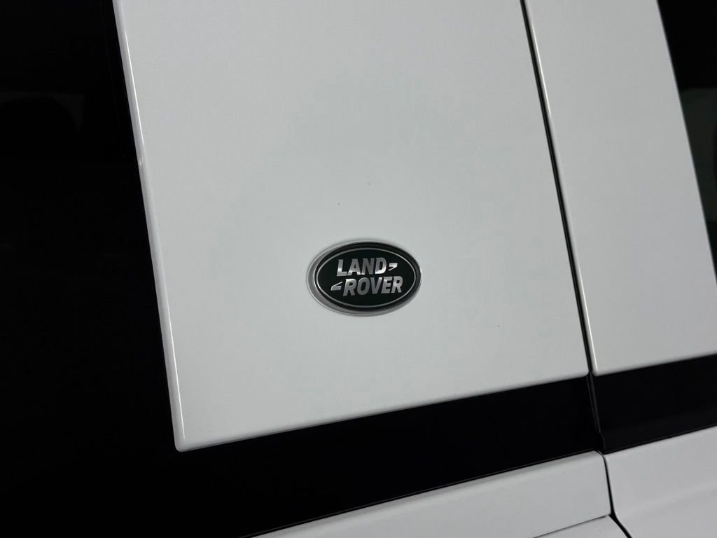 2024 Land Rover Defender X-Dynamic SE - Photo 14