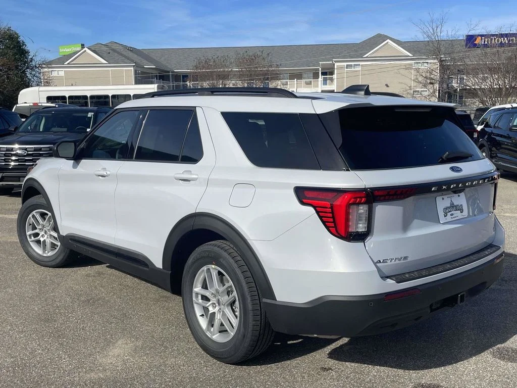 New 2026 Space White Metallic Ford Active image 5