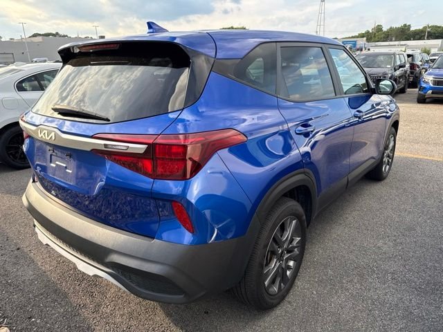 Used 2023 Blue Kia LX image 3