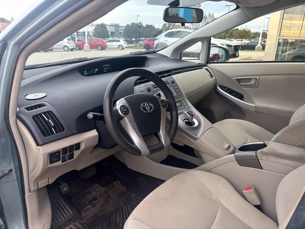 Used 2014 Beige Toyota Three image 10
