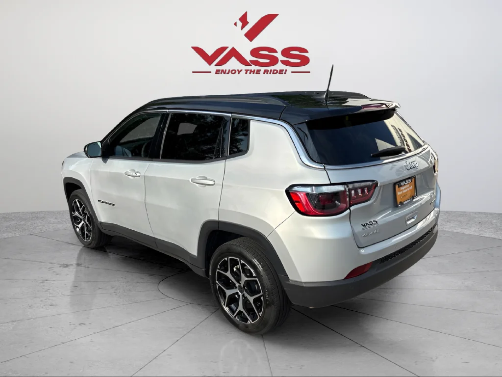 Used 2025 Silver Jeep Limited image 3