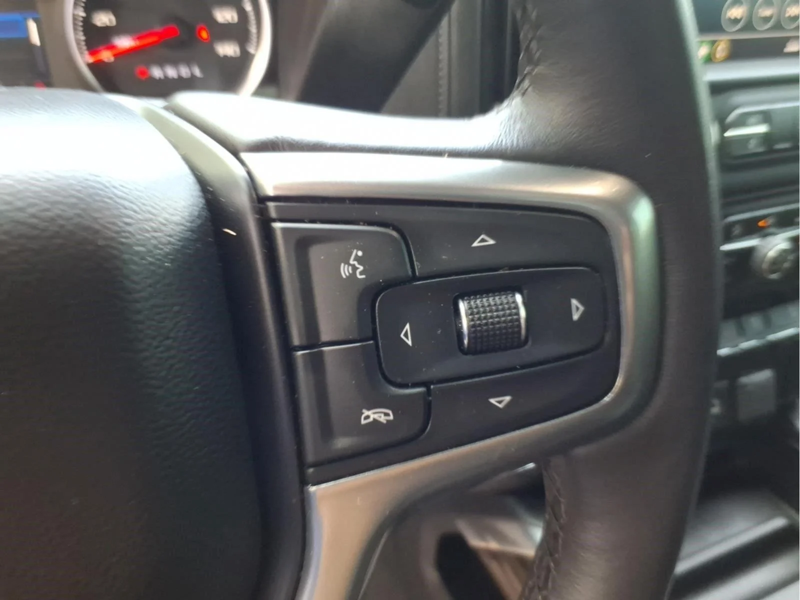 Used 2022 SUMMIT WHITE Chevrolet RST image 20