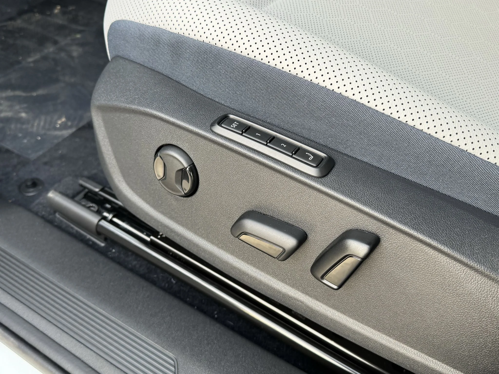 New 2026 Opal White Pearl Volkswagen Pro S image 15