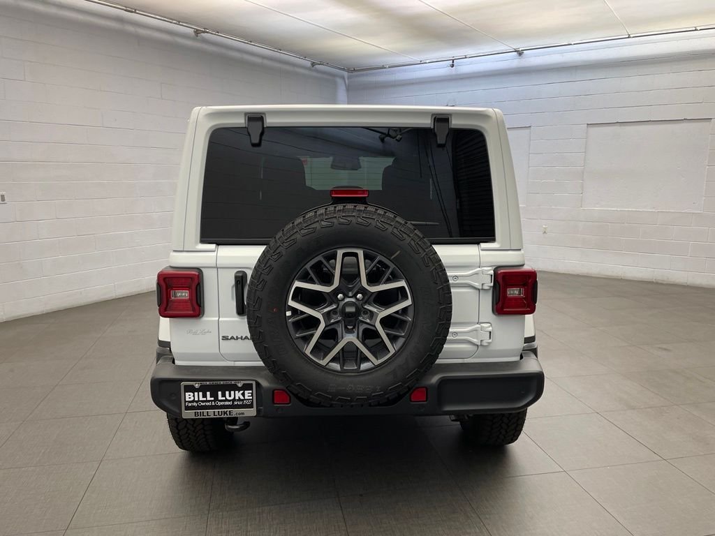 New 2026 Bright White Clear-Coat Exterior Paint Jeep Sahara image 4