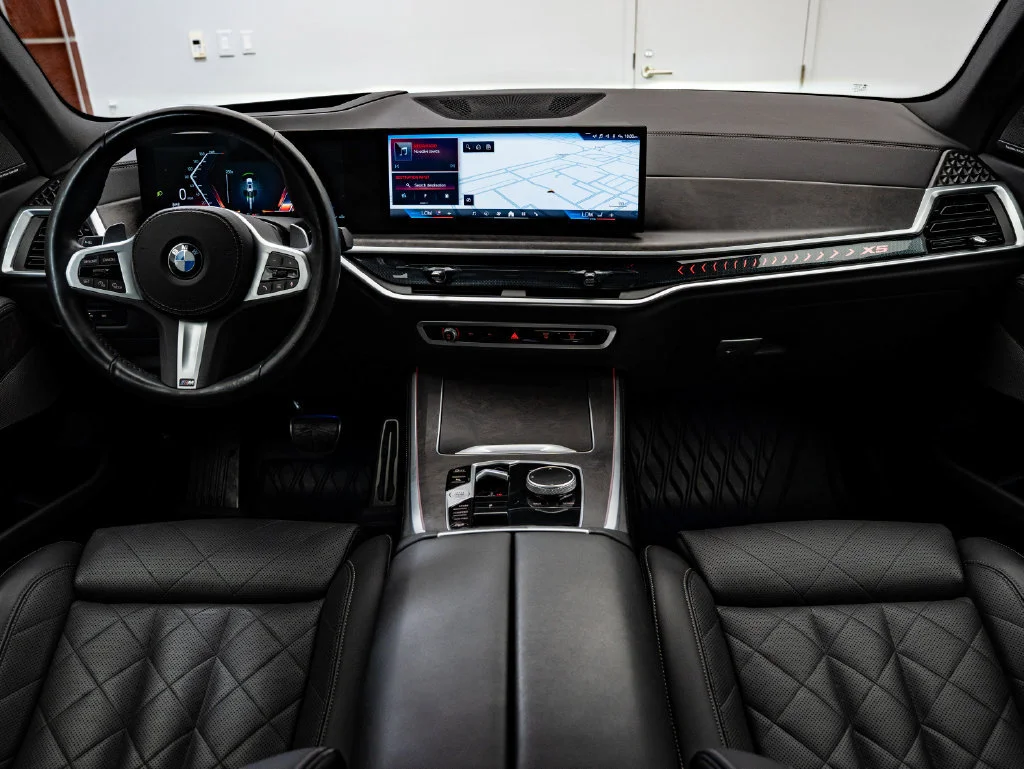 Used 2025 Mineral White Metallic BMW xDrive40i image 35