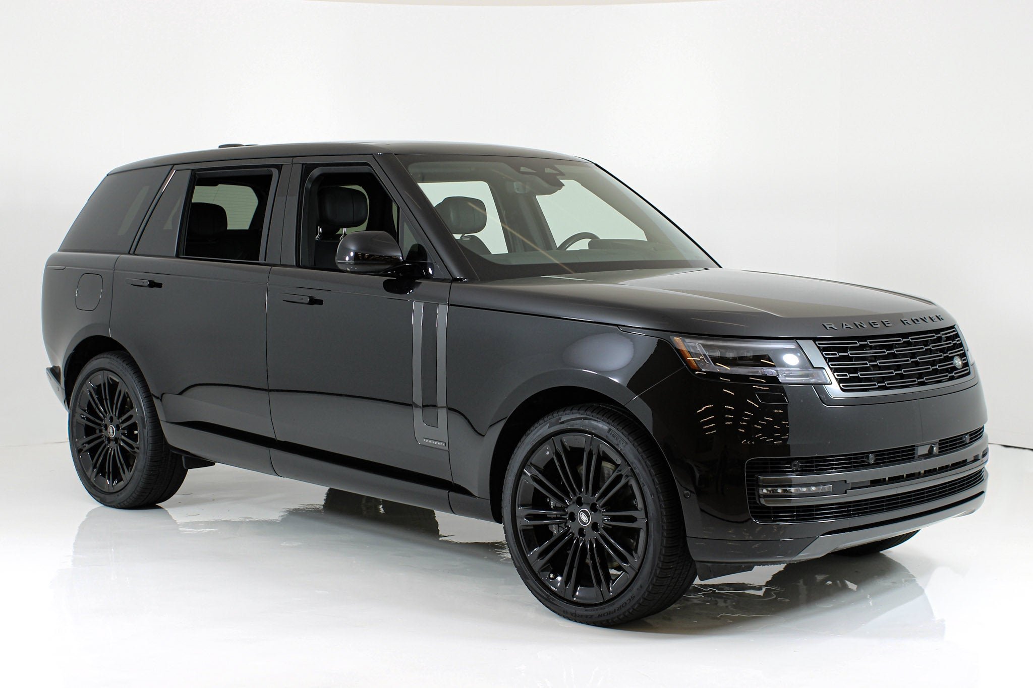 Used 2025 Black Land Rover Autobiography image 8